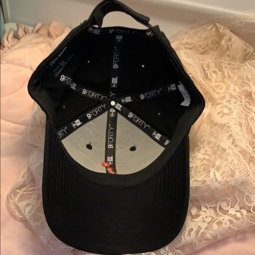 Dotted on the I Cap like new